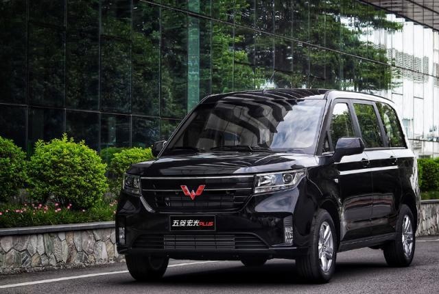 五菱全新宏光PLUS将于十月内上市，内饰精致，提供7/8座！