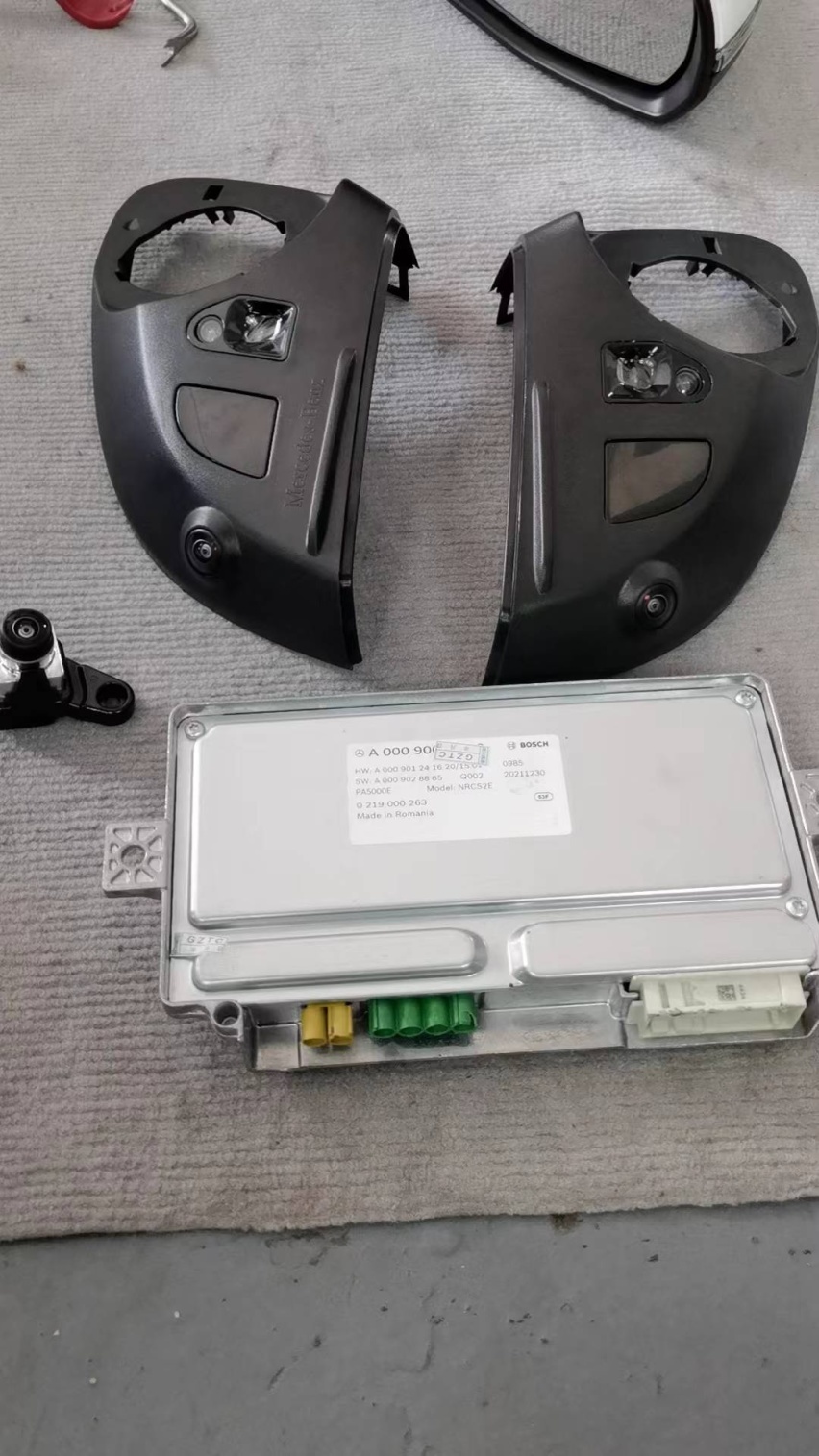 22款奔驰C260升级原厂360全景影像，车辆四周环境一目了然