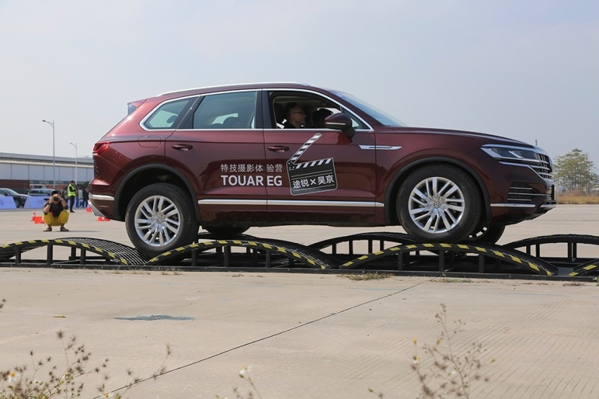 为什么是最具性价比豪华SUV？试驾全新大众途锐