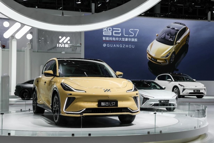 智己首款旗舰SUV惊艳亮相广州车展，预计2023年2月正式上市