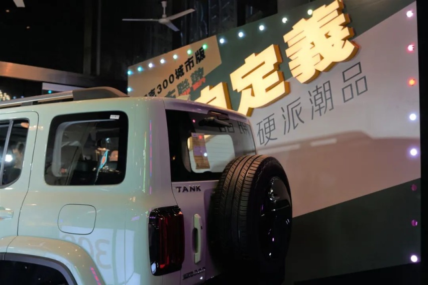 开着“坦克”压马路是什么感觉？