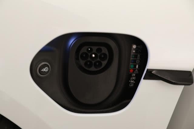 保时捷也进入新能源行业 新车2.8秒破百 售价179.8万