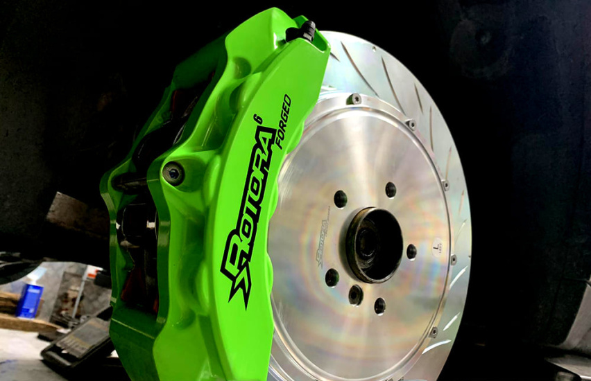 宝马X1改装Rotora前六后四双卡钳刹车