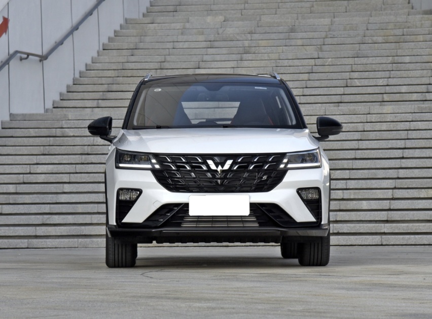 五菱又推出SUV，后排可变“大床房”，搭载1.5T造型霸气，竞争缤越