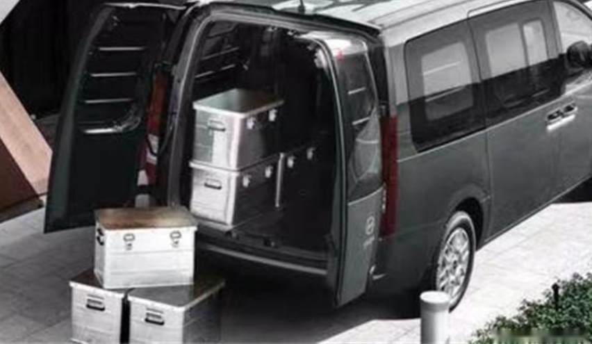 韩版“高铁头”MPV，2024款现代Staria海外预售