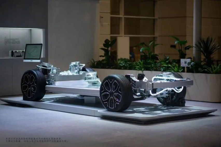 化茧成蝶，中国汽车底盘进化论—底盘解析阿维塔11 VS Model Y