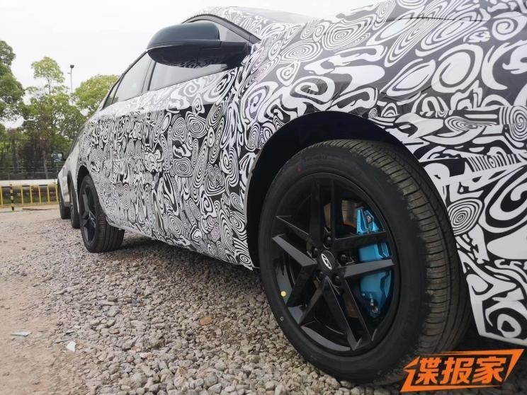 奇瑞艾瑞泽5 GT版亮相，颜值更高了，配鲲鹏1.6T发动机，零百6秒内
