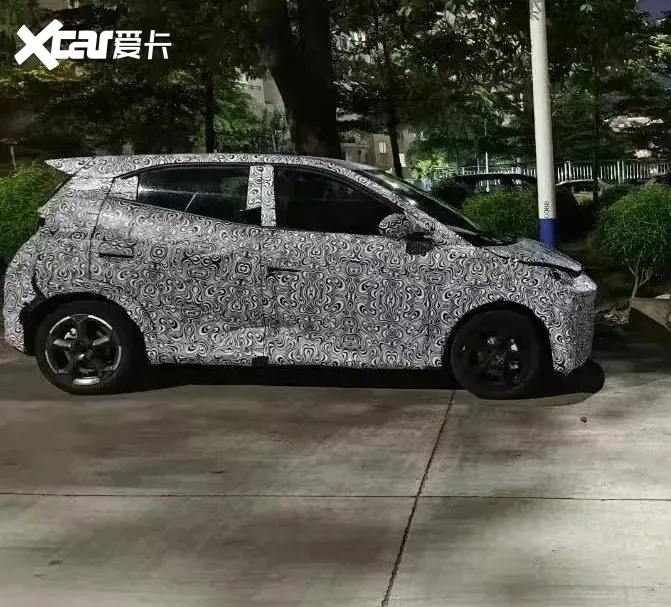 比亚迪海鸥最新路试谍照曝光，支持快充，细节很动感
