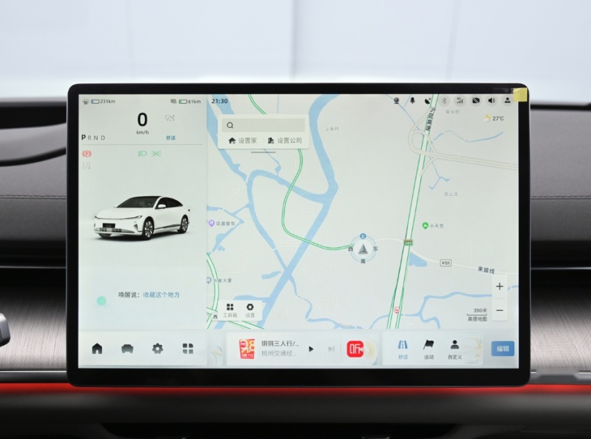 长安推出的新车，长近5米造型科幻，可加油可充电，成都车展亮相