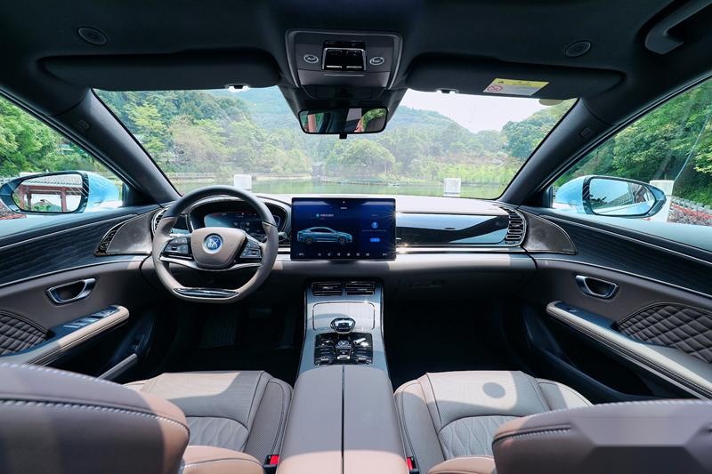 实测汉DM-i冠军版，亏电油耗仅4.3L，还买合资B级轿车？