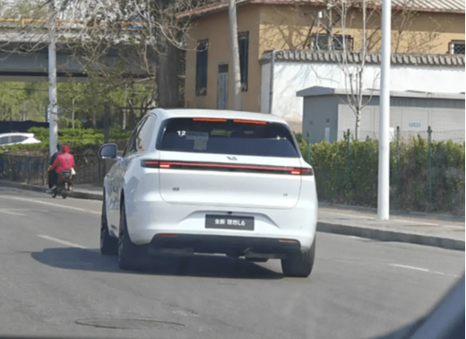 理想L6实拍图曝光，定位中型五座SUV，预计售价在30万以内
