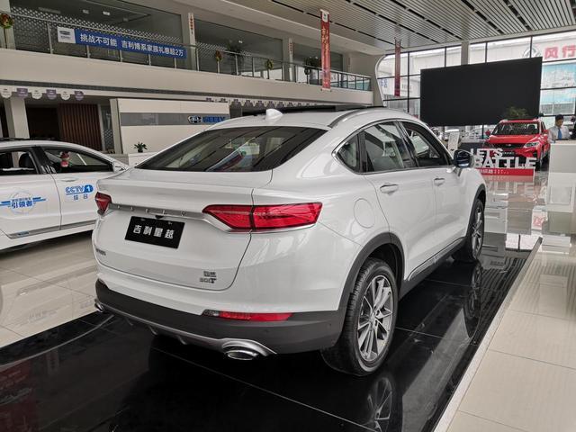 吉利星越1.5T车型到店实拍:质感不输豪华车,后排有惊喜