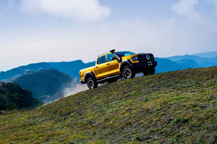 3.0T V6顶级动力+百万级越野装备 深度试驾户外之王山海炮性能版