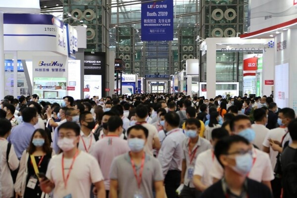 CIBF2021展馆人海壮观景象