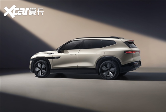 与众 08 整体造型比例打造 诠释纯电 SUV 旗舰美学
