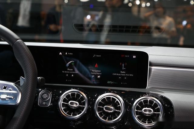 首款国产梅赛德斯-AMG A35L成都车展预售：4.9秒破百