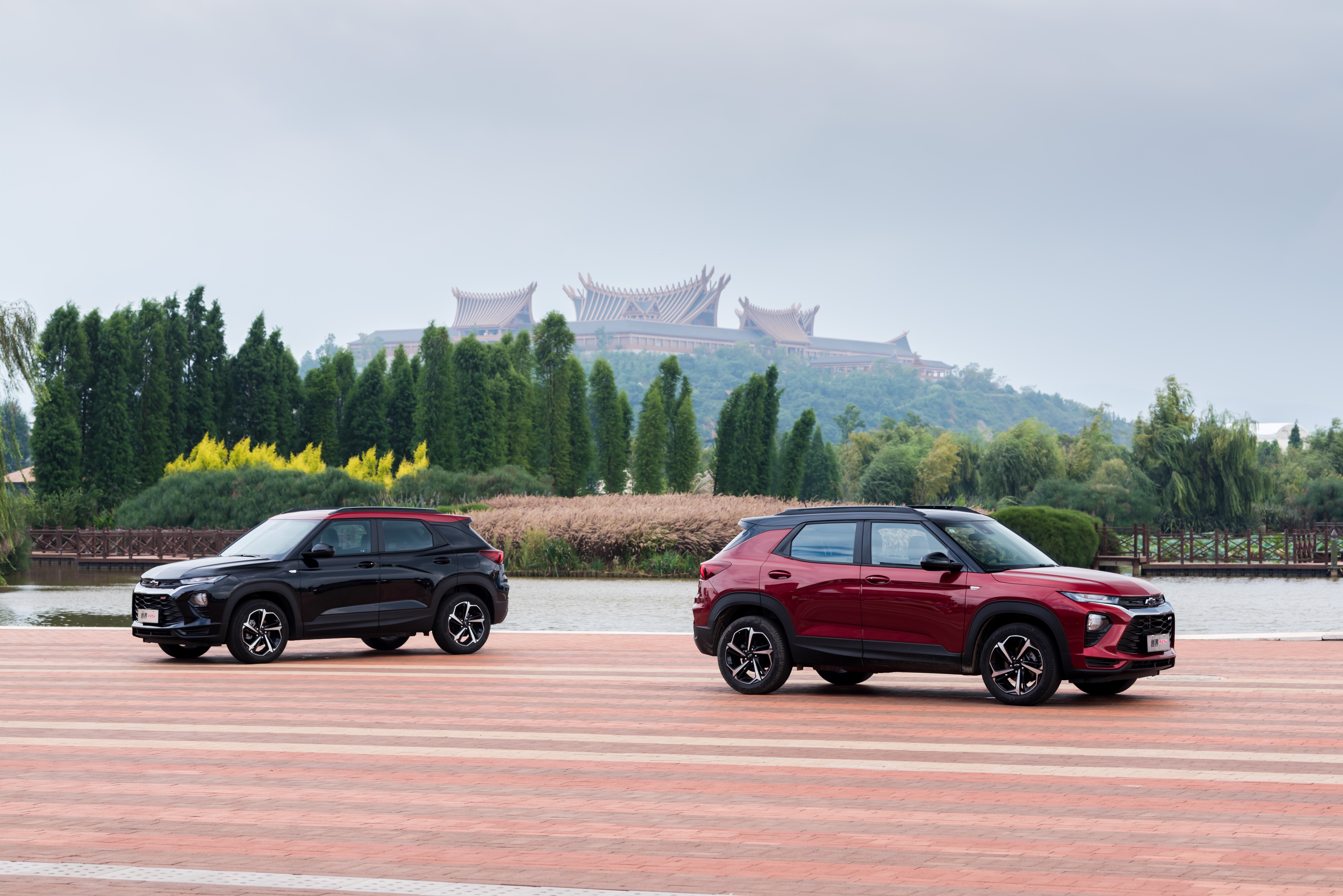 ͨ�^����RS���˽��㲻�� �^��ѩ���mSUV�vʷ