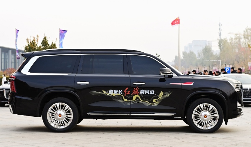 红旗顶级豪华SUV曝光，气势不输库里南，配4.0T V8+空气悬架