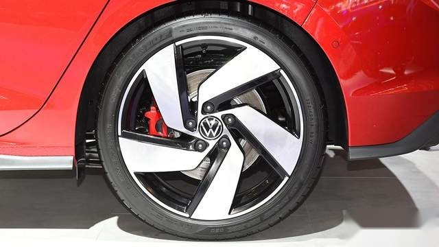 全新高尔夫GTI：非“满血”小钢炮，却让人没得选？