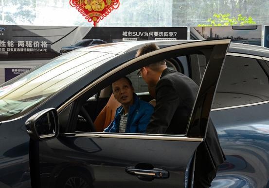 连展车都快卖光了  实地探店走访长安福特锐际