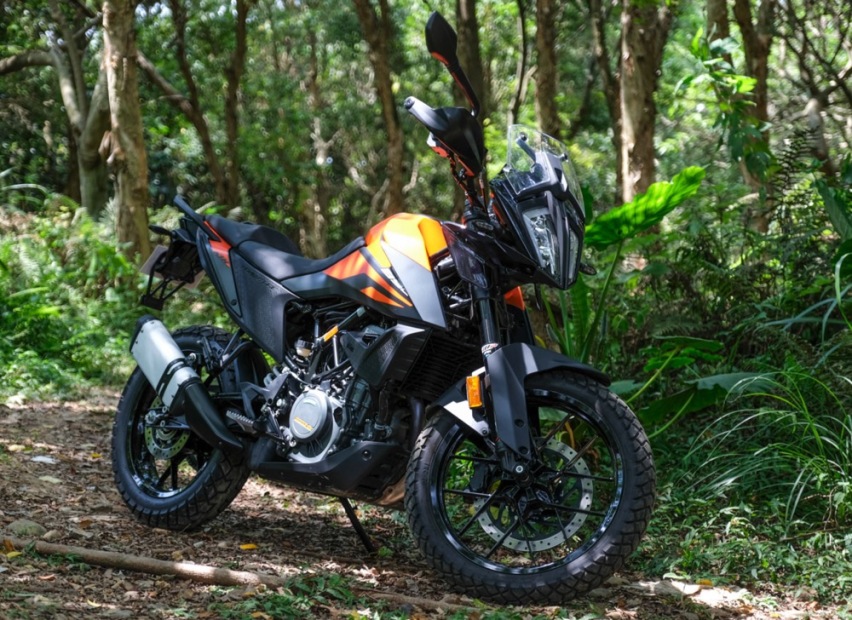 神級新手摩托配彎道abs和循跡系統ktm390adv