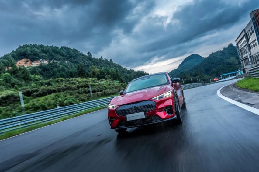 不辱“Ye马”之名，赛道试驾Mustang Mach-E后答疑三点