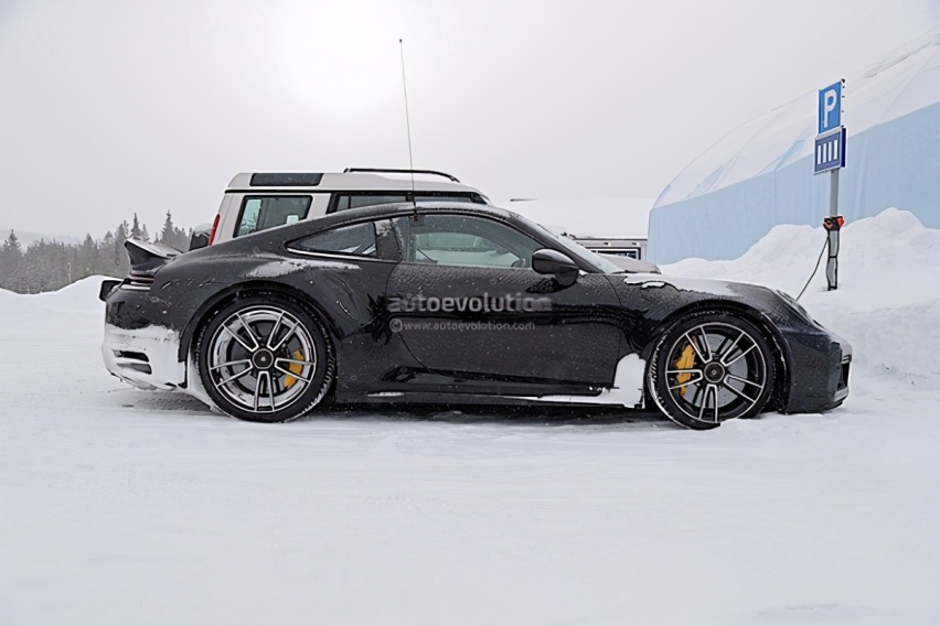 911 Turbo S“Ducktail”原型车谍照曝光