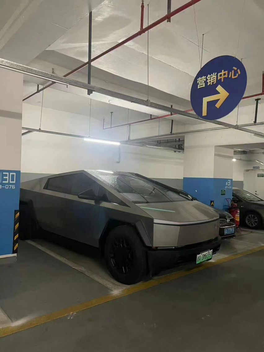 车坛快报｜绿牌特斯拉皮卡现身天津、问界M7沙滩陷车后现已维修