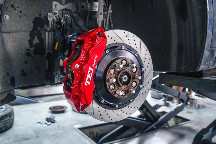 改装案例，凯迪拉克XT6升级TEI Racing前6后S4刹车卡钳套装