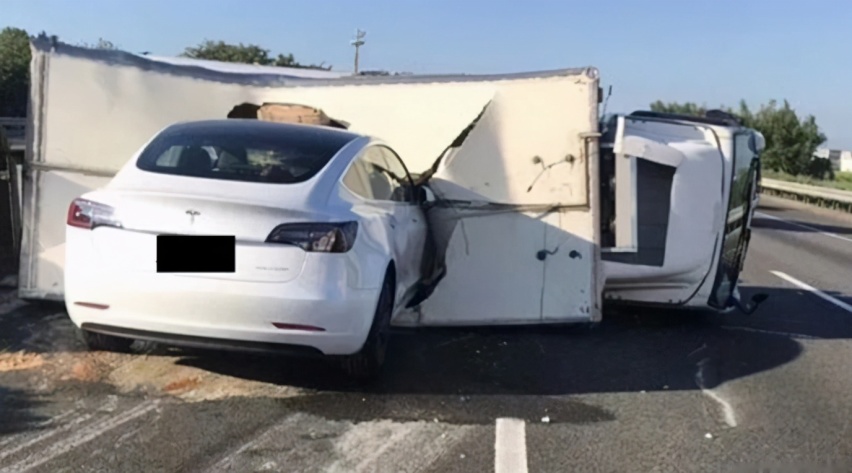 白色大卡车，特斯拉挥之不去的噩梦？