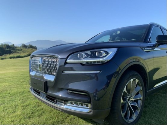 全系标配3.0T V6发动机——陆地上的“飞行器”