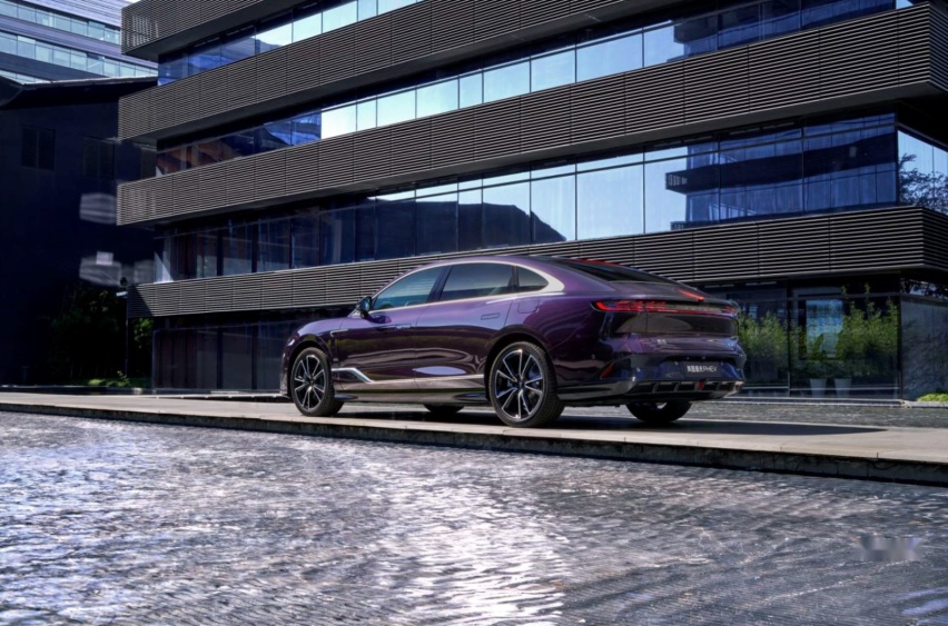 开创混动豪华新时代 岚图追光PHEV 25.28万元起售