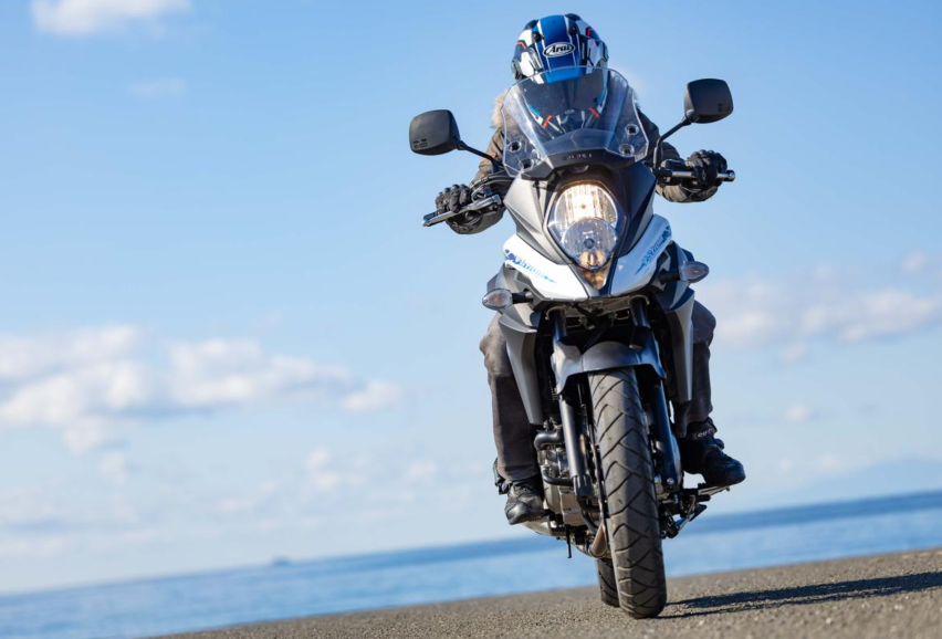 中排量休旅摩托，2023款铃木V-Strom650，配置一般机械性能强