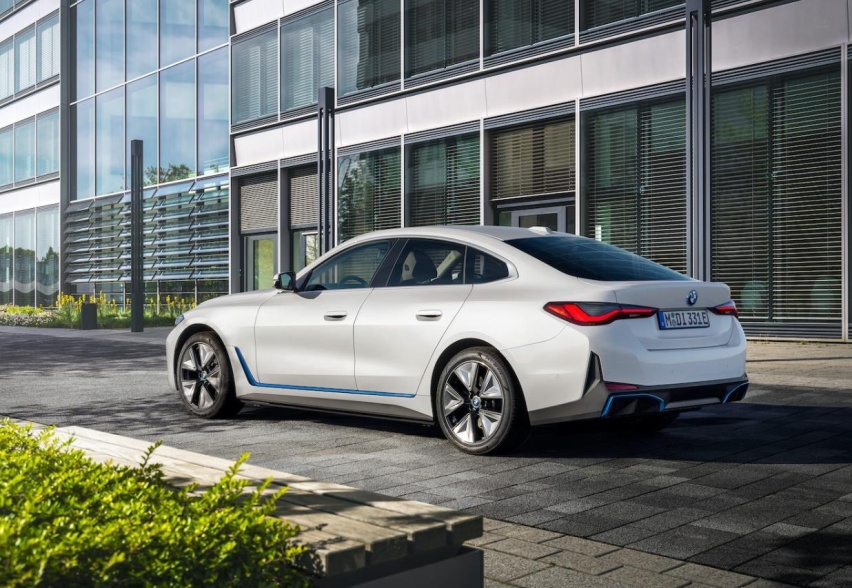 2023款宝马i4 eDrive35，宝马入门电动轿跑，罕见的励磁同步