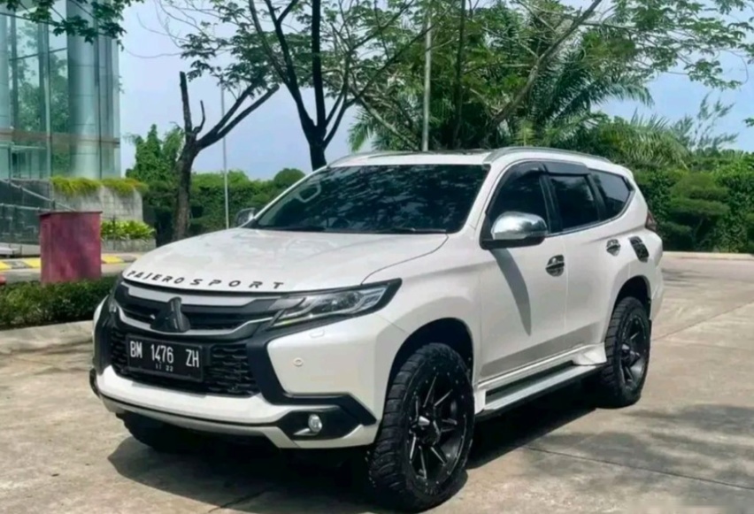 海外实拍新款三菱帕杰罗劲畅，全新LOGO，5/7座可选，2种动力系统