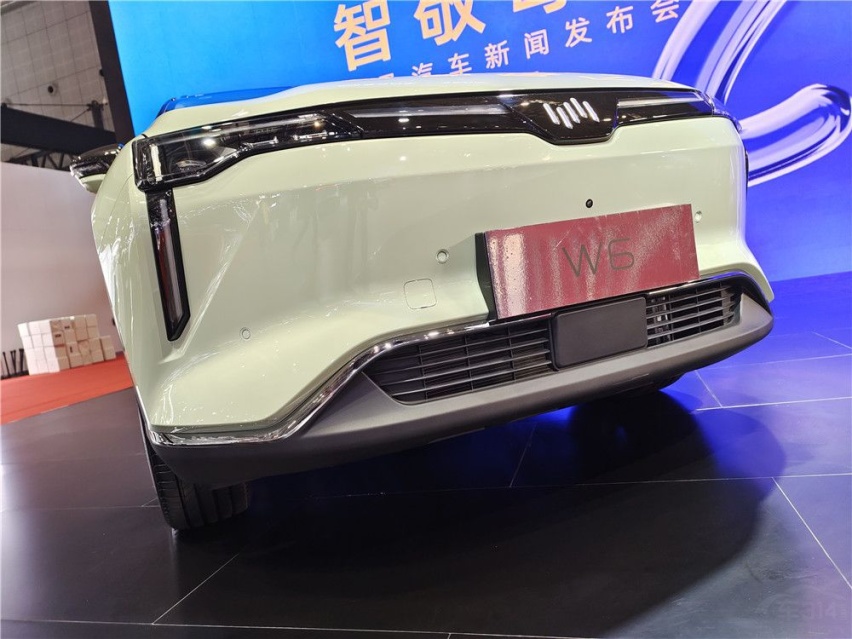 2021上海车展：配无人自主泊车系统，威马W6实拍