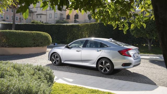 16万预算你选谁？是思域还是这台2.0T的合资品牌中级车