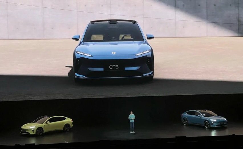 ET5让蔚来APP瘫痪，这车有多好，买它还是更便宜的Model 3？