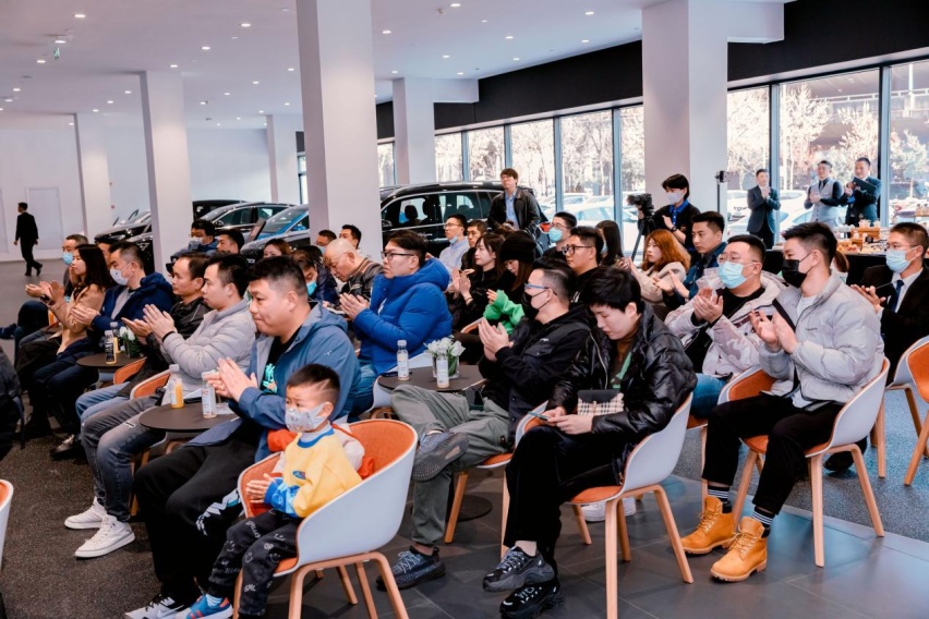 星光耀目，共驰未来，济南鹏龙金阳光奔驰全福店媒体见面会圆满落幕