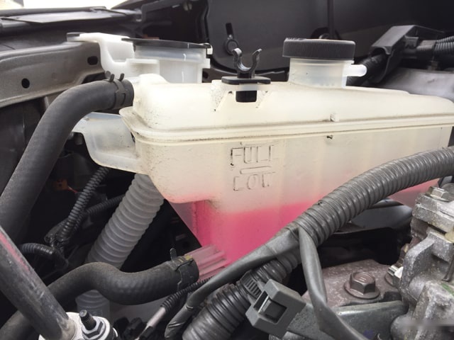 新手解惑：新车1万8千公里，冷却液低于刻度线，需要全部换掉吗？