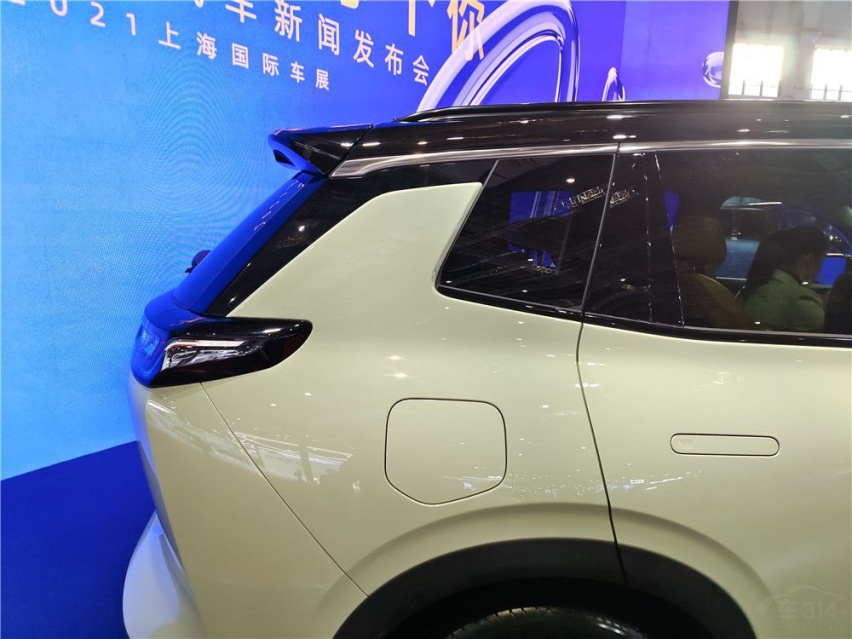 2021上海车展：配无人自主泊车系统，威马W6实拍