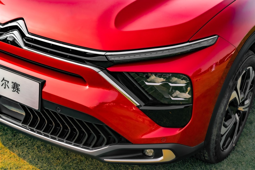 凡尔赛C5X:14.37万起售,标配19寸大轮毂,1.6T+8AT