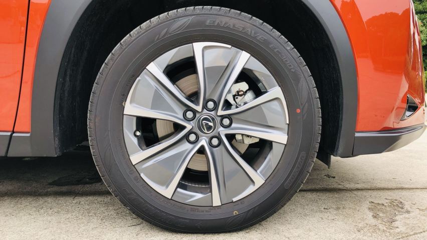 花将近四十万买400公里续航值吗？雷克萨斯UX 300e