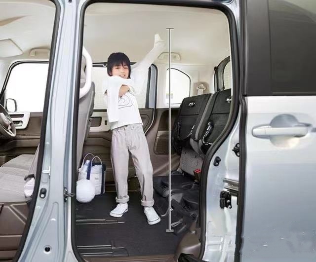 这款小型MPV  比飞度更具吸引力 在日本连续4年销量第一