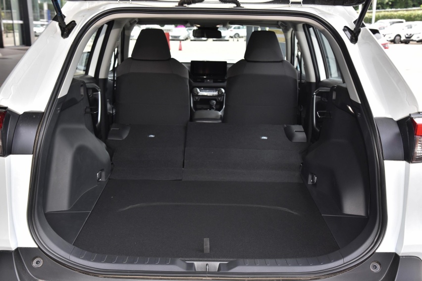 一汽丰田RAV4荣放，经济实用颜值高，能不能买？