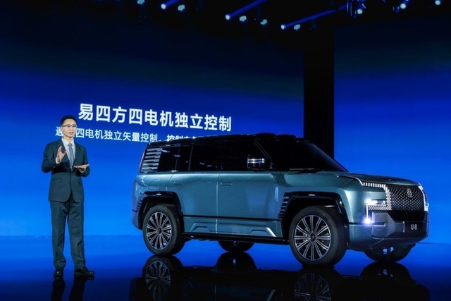 和超跑、大G硬碰硬，仰望有胜算吗？