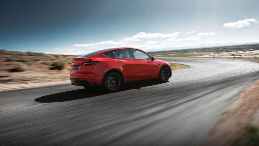 凯迪拉克纯电锐歌大战特斯拉Model Y，谁会脱颖而出？