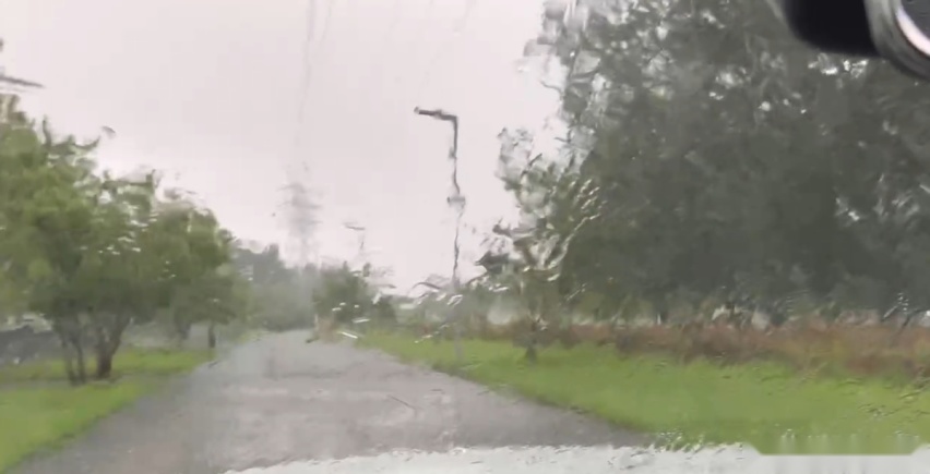 暴雨驾车注意什么？突遇涨水怎么逃生？大雨泡水车怎么办？