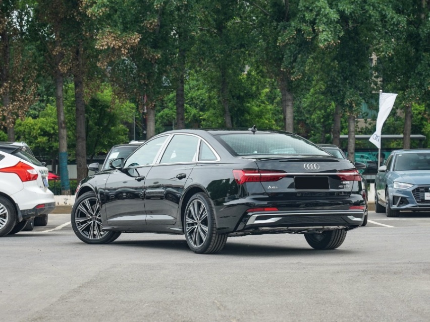 豪华中大型车的对决，奥迪A6L、宝马5系与奔驰E级谁更强