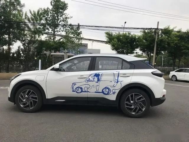 除了颜值，试驾哪吒U后还有哪些杀手锏？